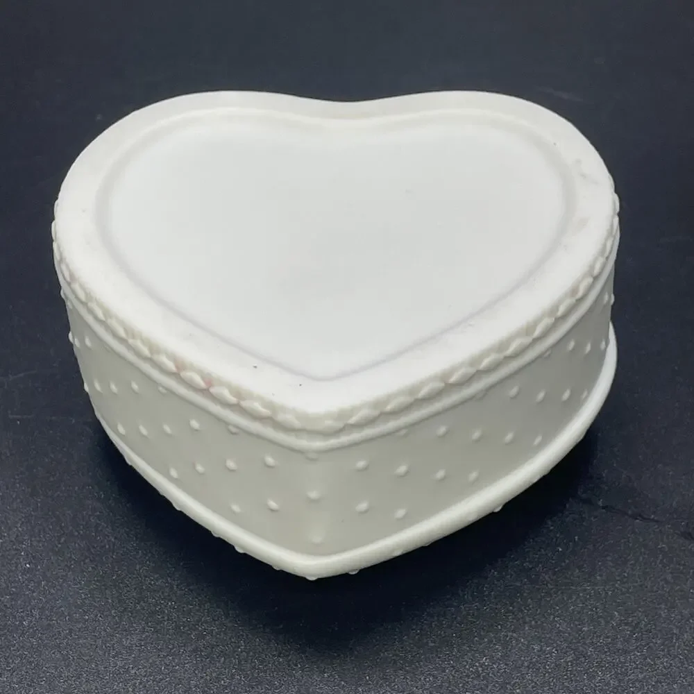 Vtg April's Springtime Skies Porcelain White Heart-Shaped Trinket Box Embossed